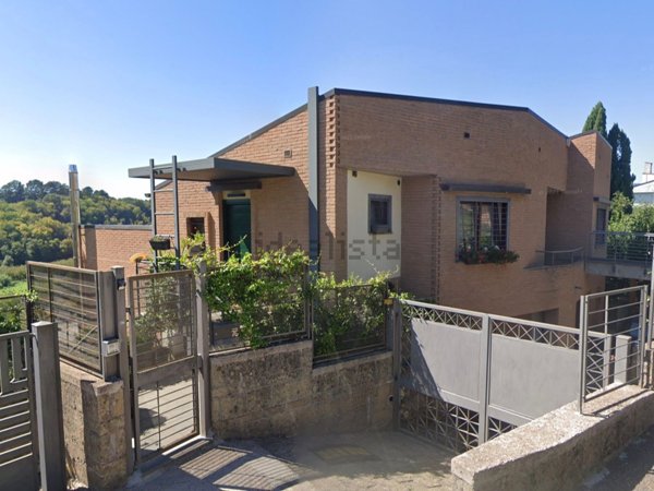 casa indipendente in vendita a Sutri
