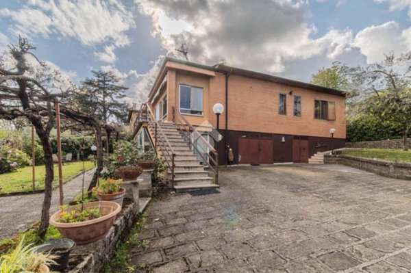 casa indipendente in vendita a Sutri