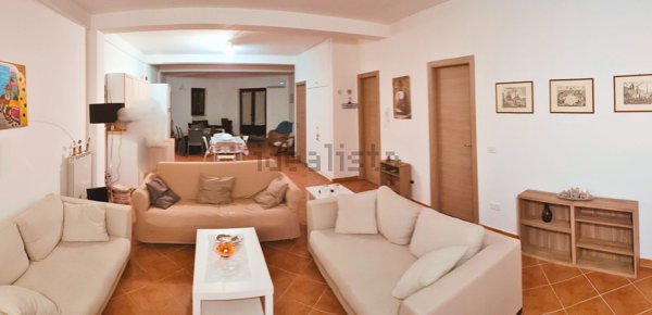 casa indipendente in vendita a Sutri