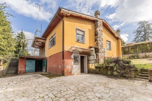 casa indipendente in vendita a Sutri