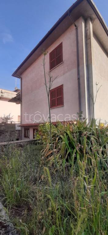 casa indipendente in vendita a Sutri