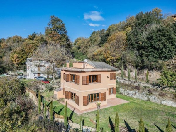 casa indipendente in vendita a Sutri
