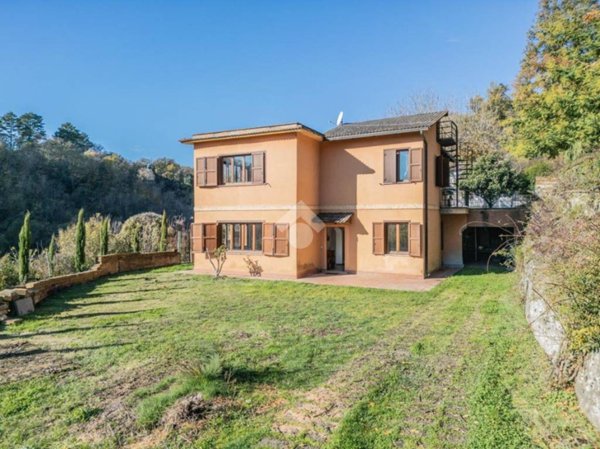 casa indipendente in vendita a Sutri