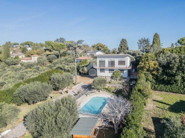 casa indipendente in vendita a Sutri