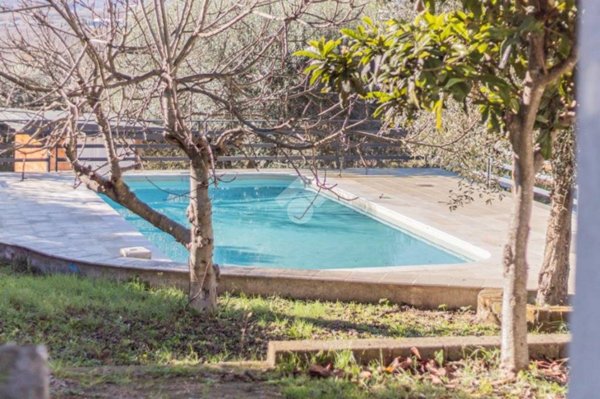 casa indipendente in vendita a Sutri