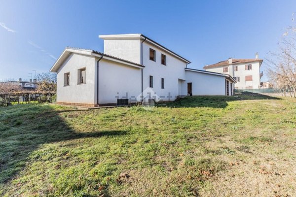 casa indipendente in vendita a Sutri