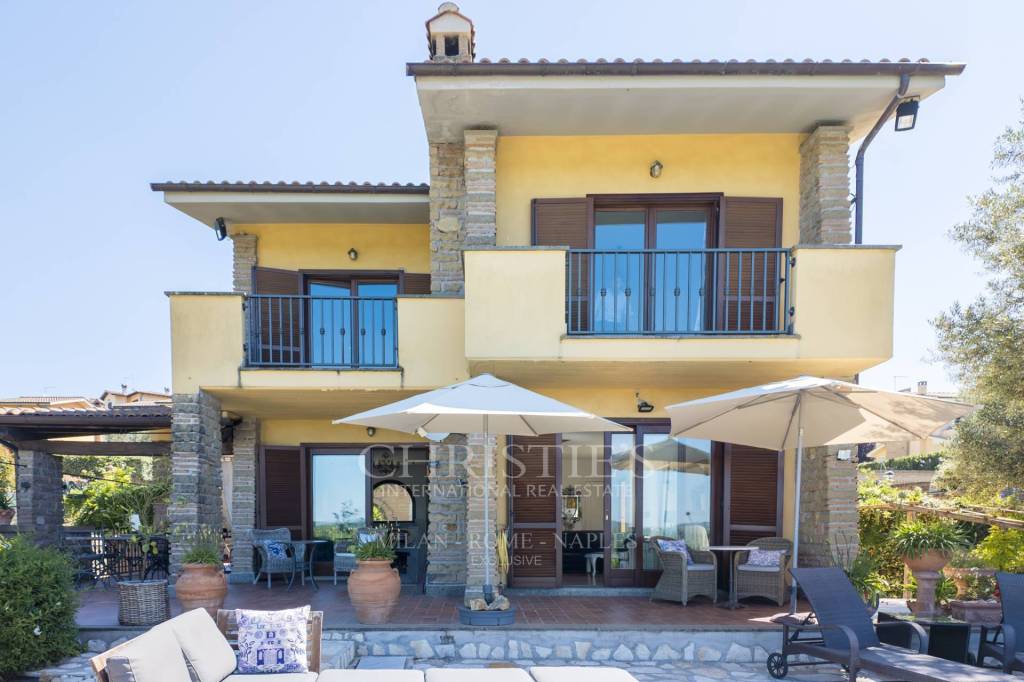 casa indipendente in vendita a Sutri