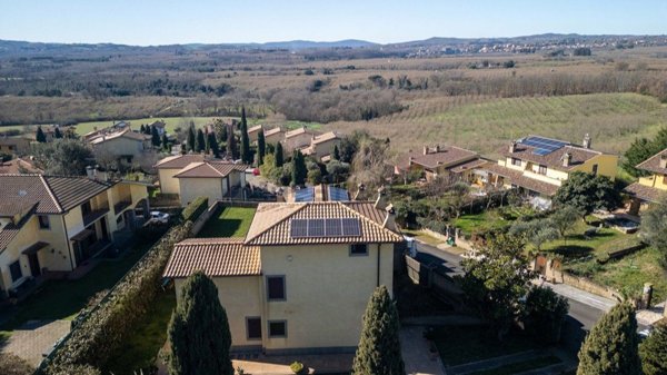 casa indipendente in vendita a Sutri