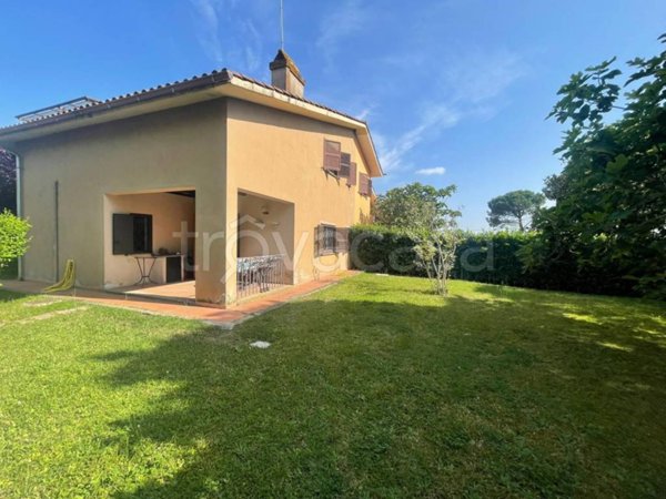 casa indipendente in vendita a Sutri