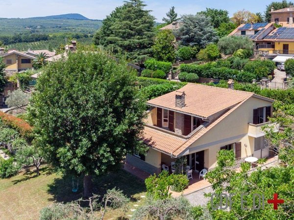 casa indipendente in vendita a Sutri