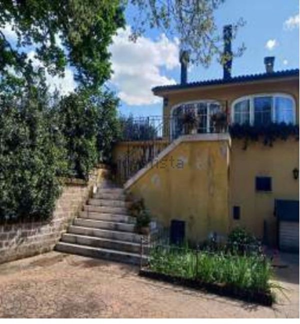 casa indipendente in vendita a Sutri