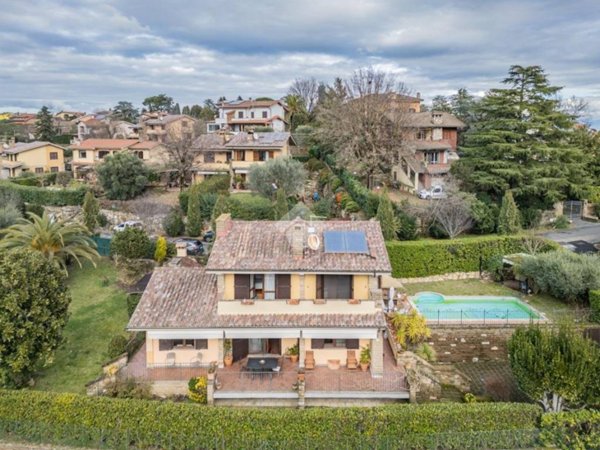 casa indipendente in vendita a Sutri