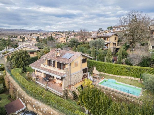 casa indipendente in vendita a Sutri