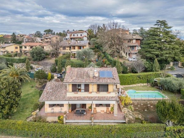 casa indipendente in vendita a Sutri