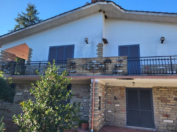 casa indipendente in vendita a Sutri