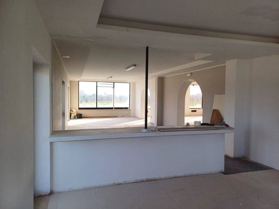 locale commerciale in vendita a Sutri