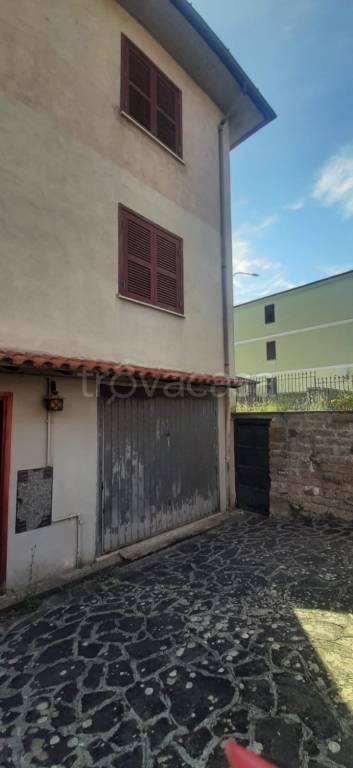 casa indipendente in vendita a Sutri