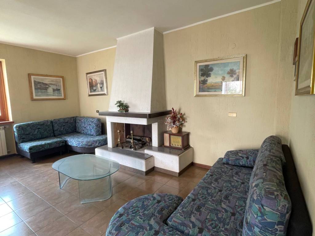 casa indipendente in vendita a Sutri