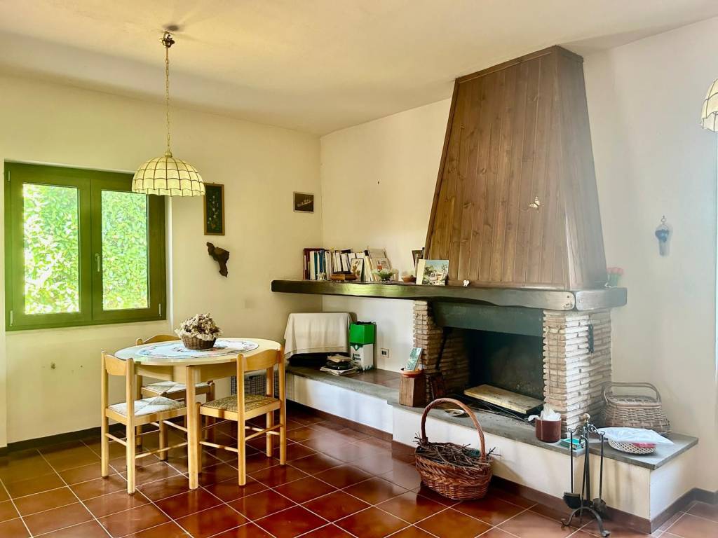 casa indipendente in vendita a Sutri