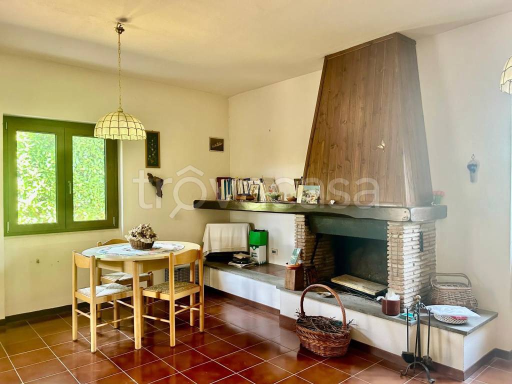 casa indipendente in vendita a Sutri