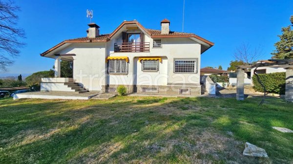 casa indipendente in vendita a Sutri