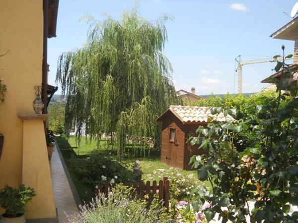 casa indipendente in vendita a Sutri