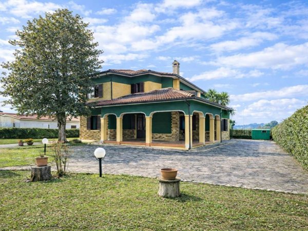 casa indipendente in vendita a Sutri