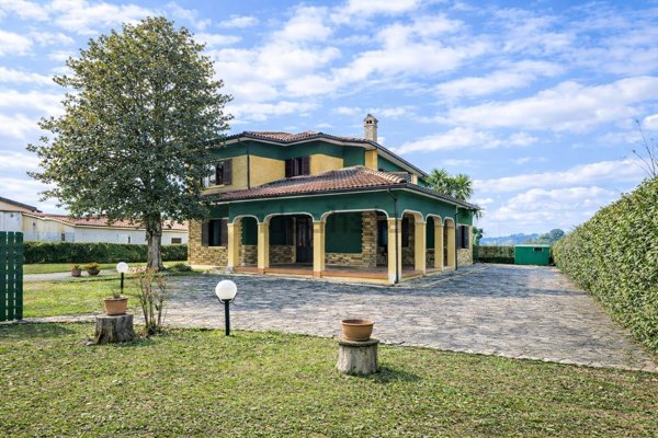 casa indipendente in vendita a Sutri