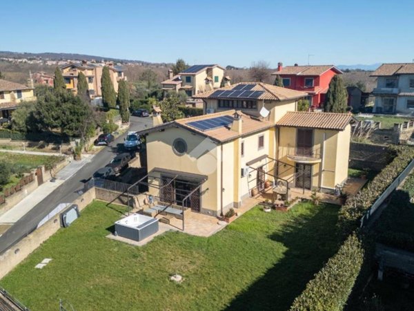 casa indipendente in vendita a Sutri