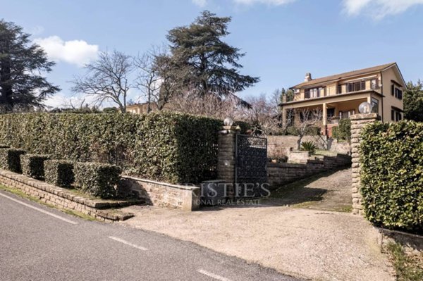 casa indipendente in vendita a Sutri