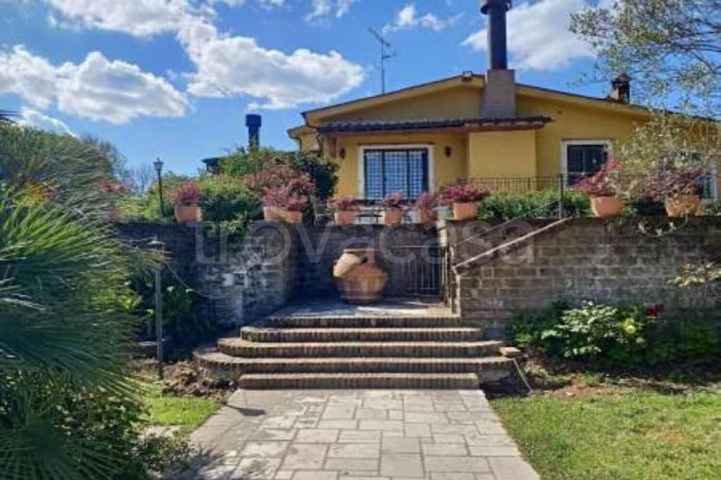 villa in vendita a Sutri