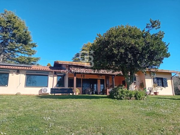 casa indipendente in vendita a Sutri