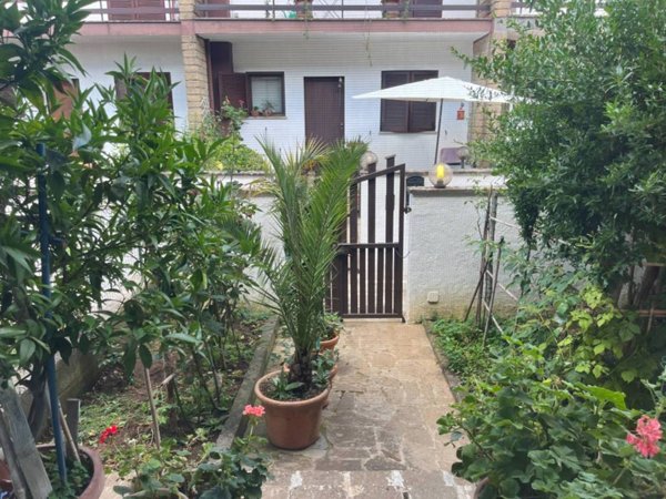 casa indipendente in vendita a Sutri