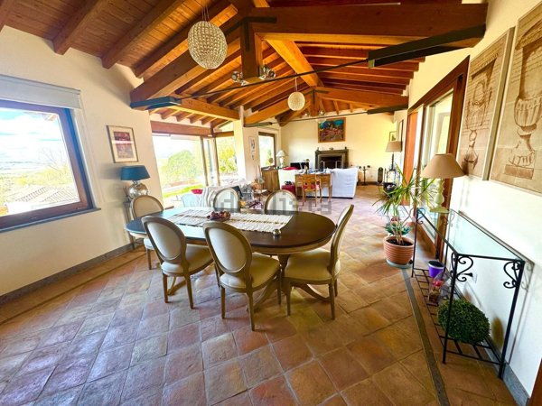 casa indipendente in vendita a Sutri