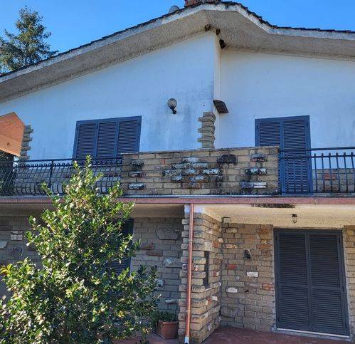 casa indipendente in vendita a Sutri