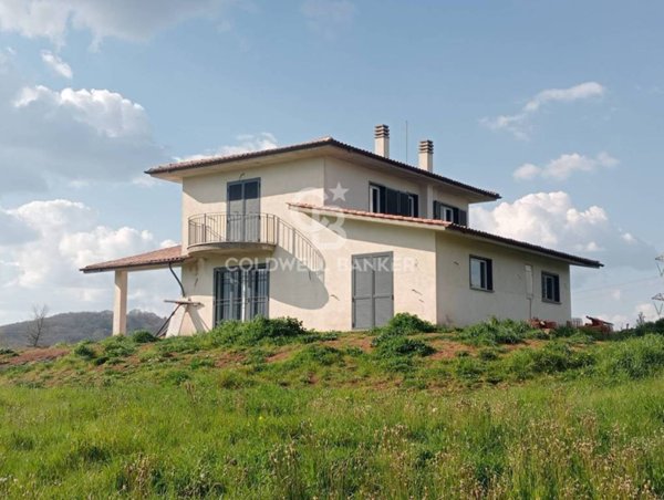 casa indipendente in vendita a Sutri