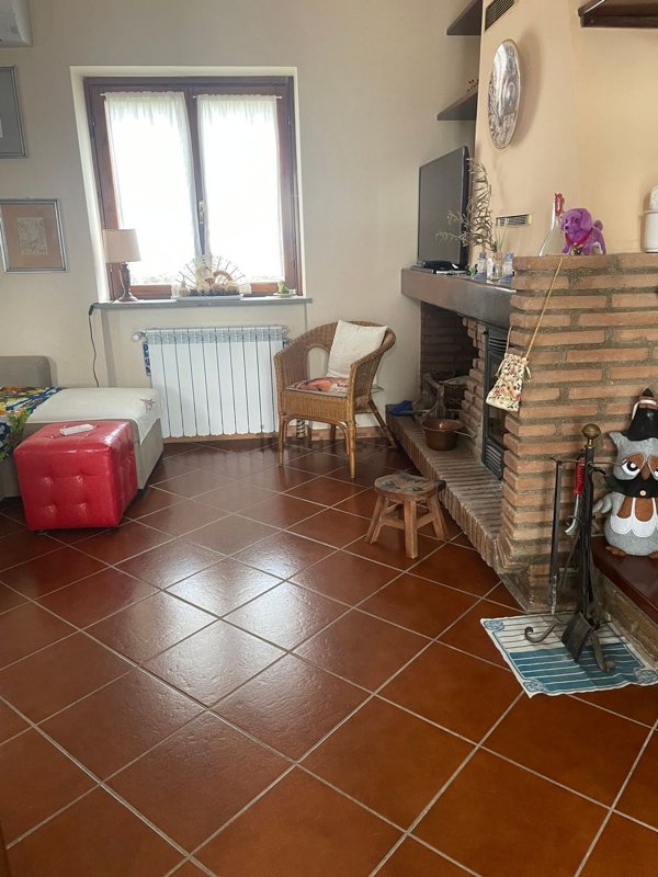 casa indipendente in vendita a Sutri