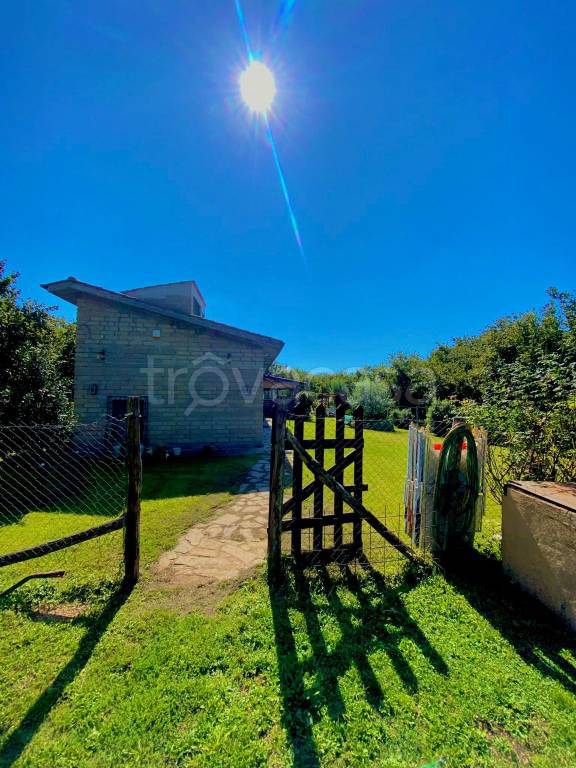 casa indipendente in vendita a Sutri