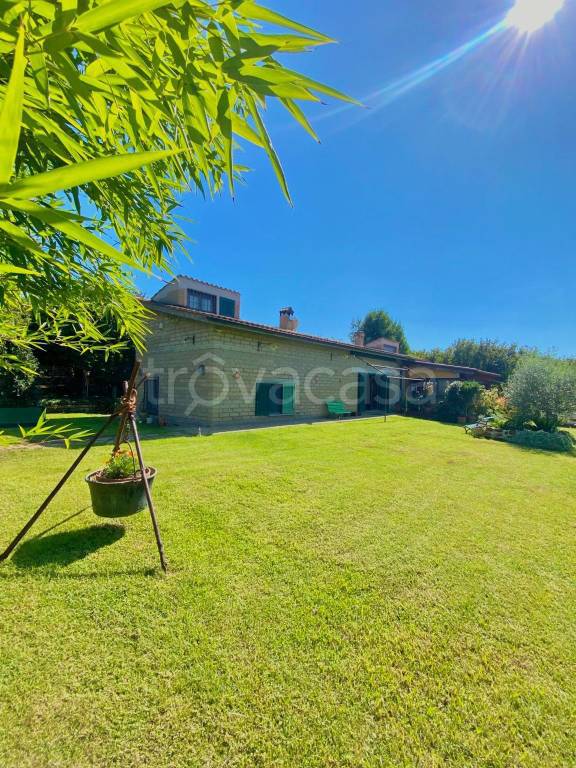 casa indipendente in vendita a Sutri