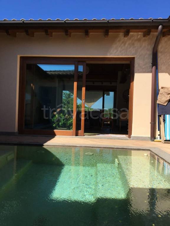 casa indipendente in vendita a Sutri