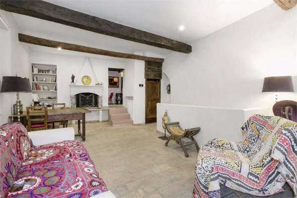 intera palazzina in vendita a Sutri