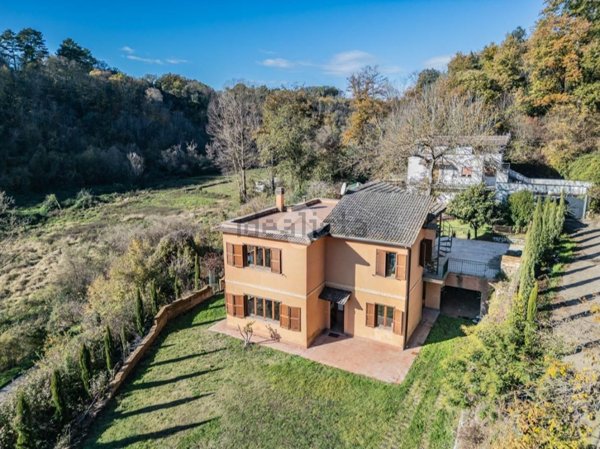 casa indipendente in vendita a Sutri
