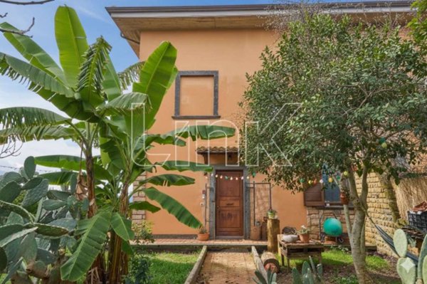 casa indipendente in vendita a Sutri