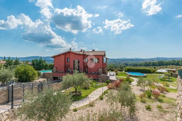 casa indipendente in vendita a Sutri