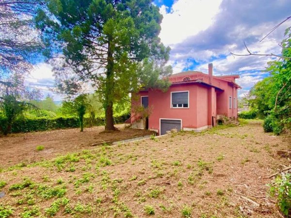 casa indipendente in vendita a Sutri