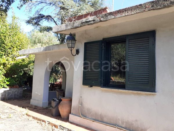 casa indipendente in vendita a Sutri