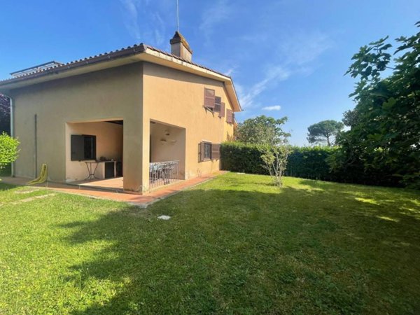 casa indipendente in vendita a Sutri