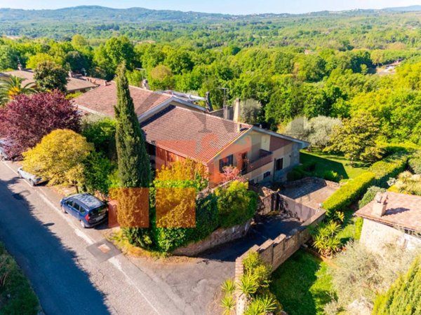 casa indipendente in vendita a Sutri