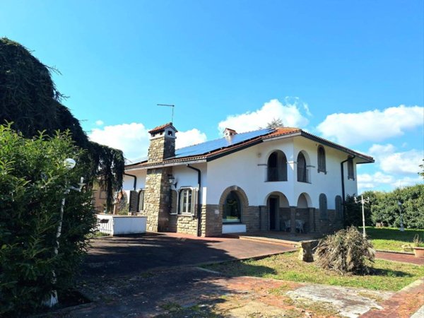 casa indipendente in vendita a Sutri
