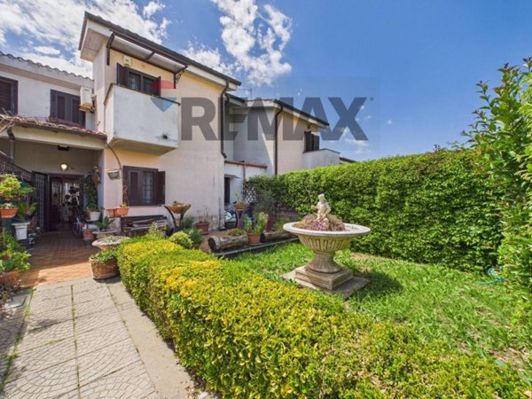 casa indipendente in vendita a Sutri